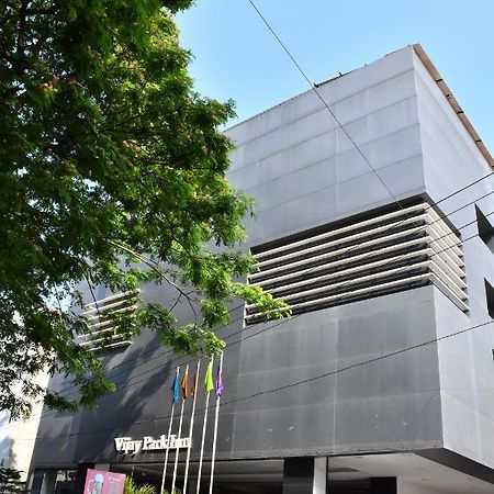 비제이 파크 인 호텔 코임바토르 외부 사진